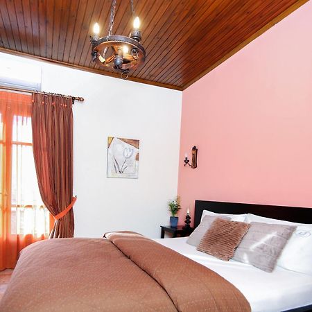 Guesthouse Alexandra Eptálofos Esterno foto